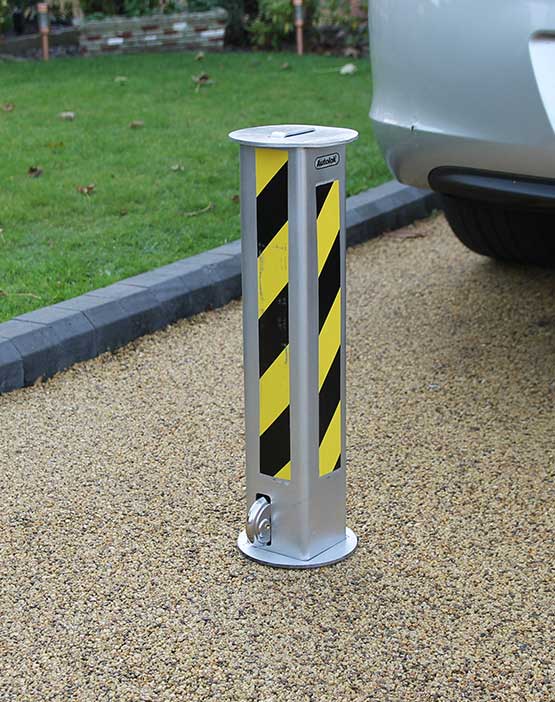 Telescopic bollard on a drive