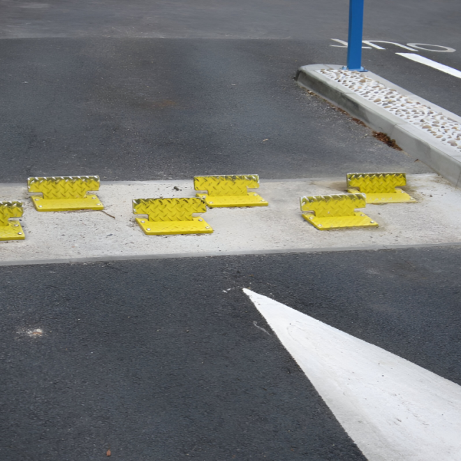 one-way flow plate