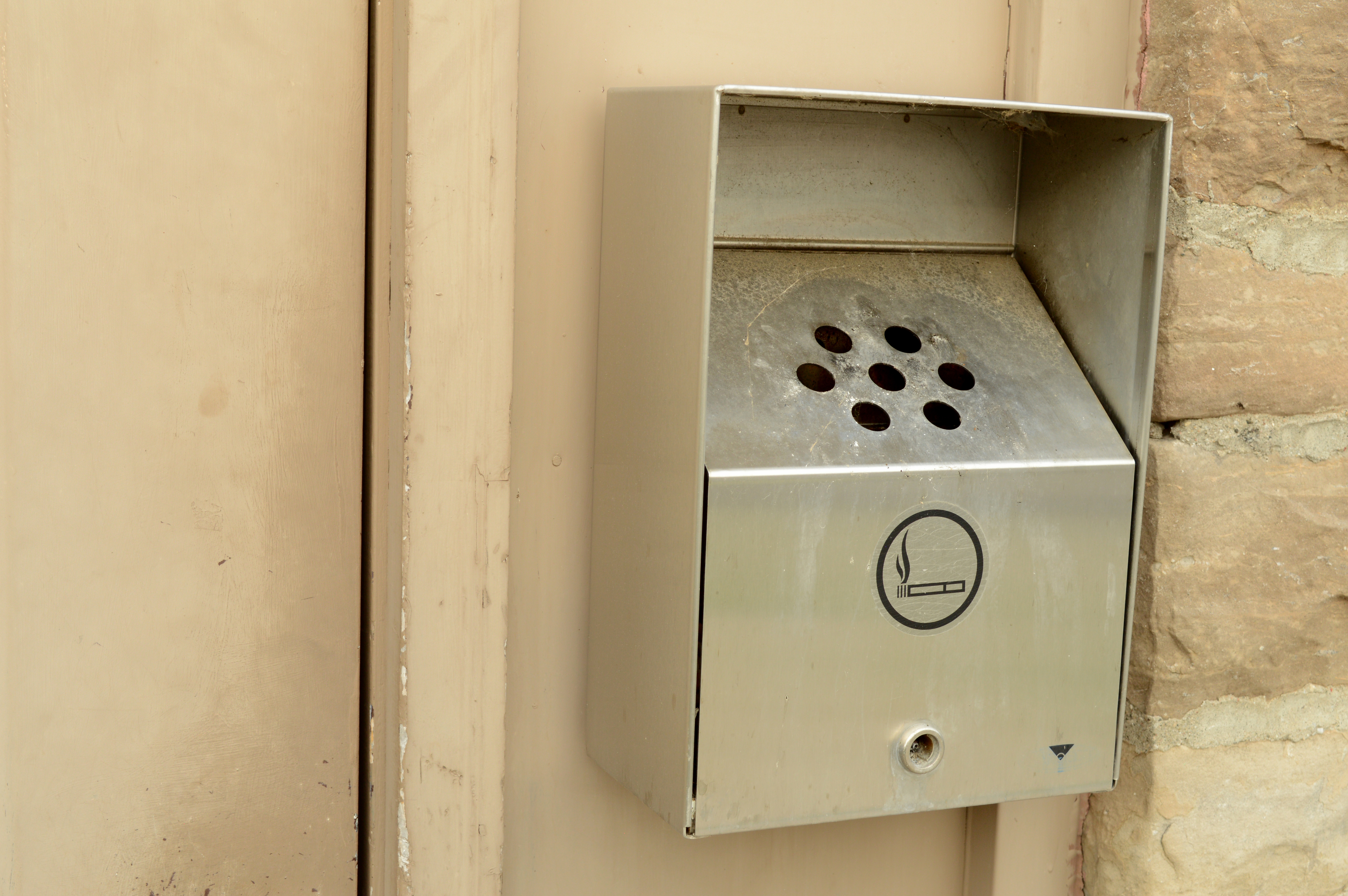 Do You Need a Smoking Shelter? A Quick Guide for UK Businesses