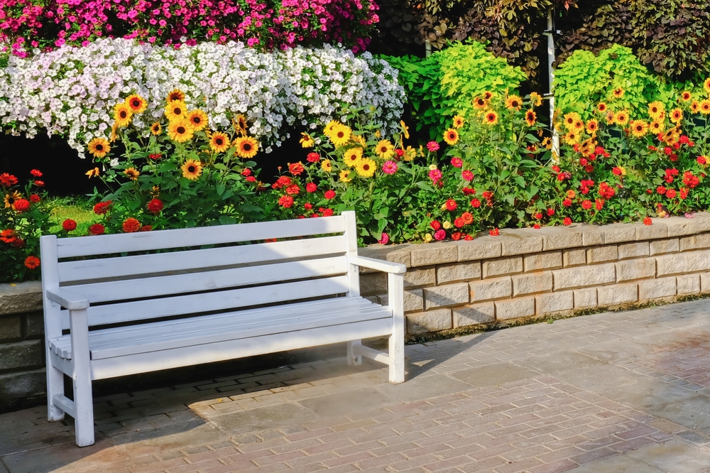 How to Choose the Right Street Furniture for Different Public Spaces