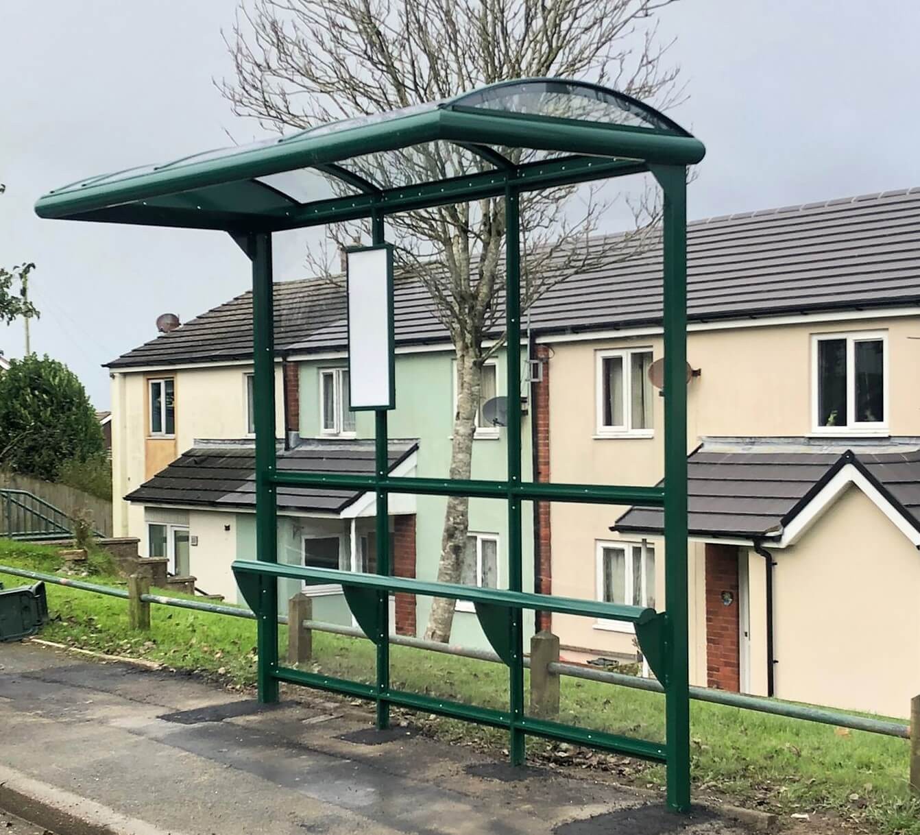 eritage Bus Shelter – Cantilever for Wilberfoss Parish Council, located on Main Street in Wilberfoss, East Riding of Yorkshire.