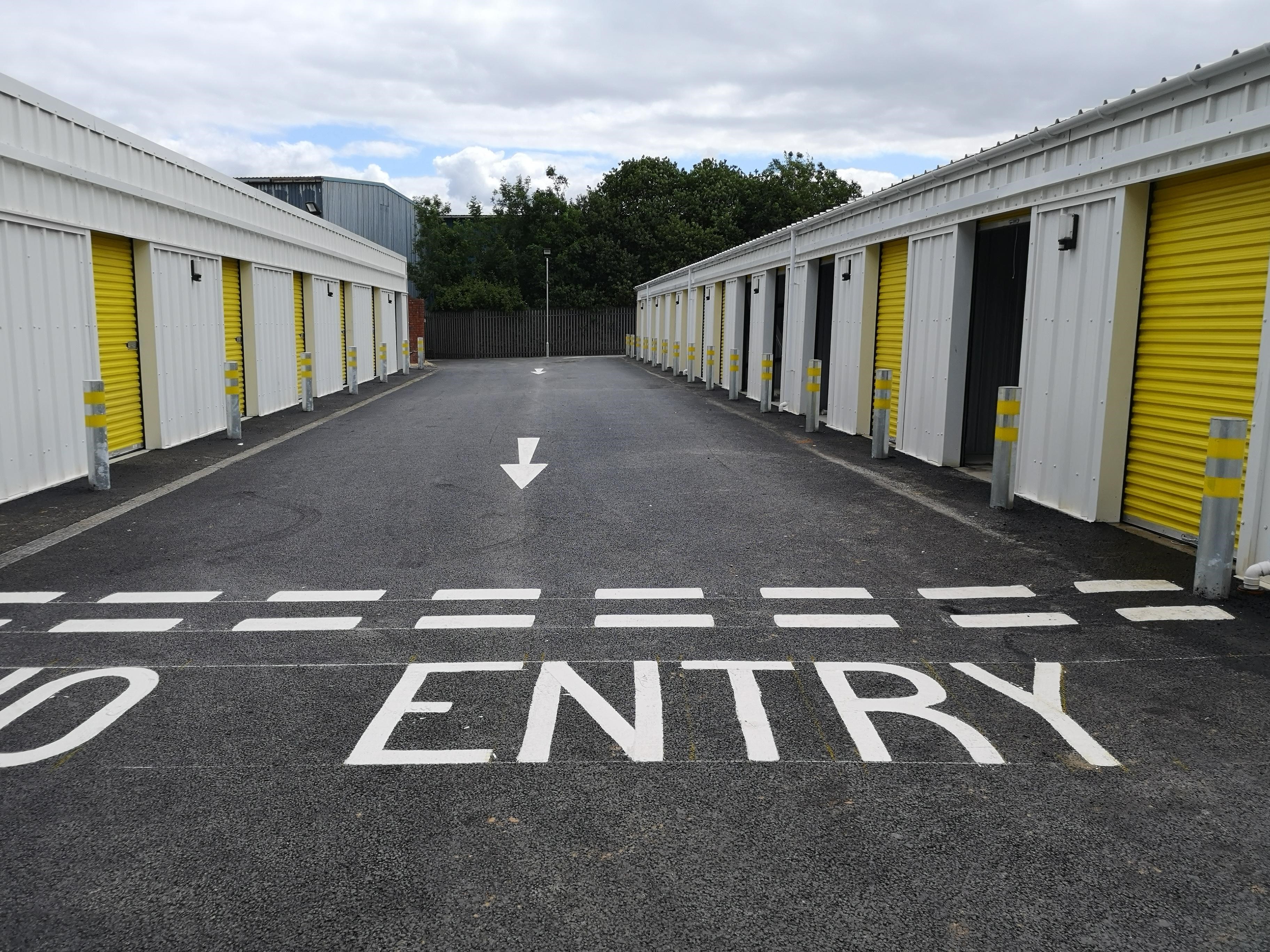 Big Yellow Storage Leeds – Heavy-Duty Galvanised Steel Bollards