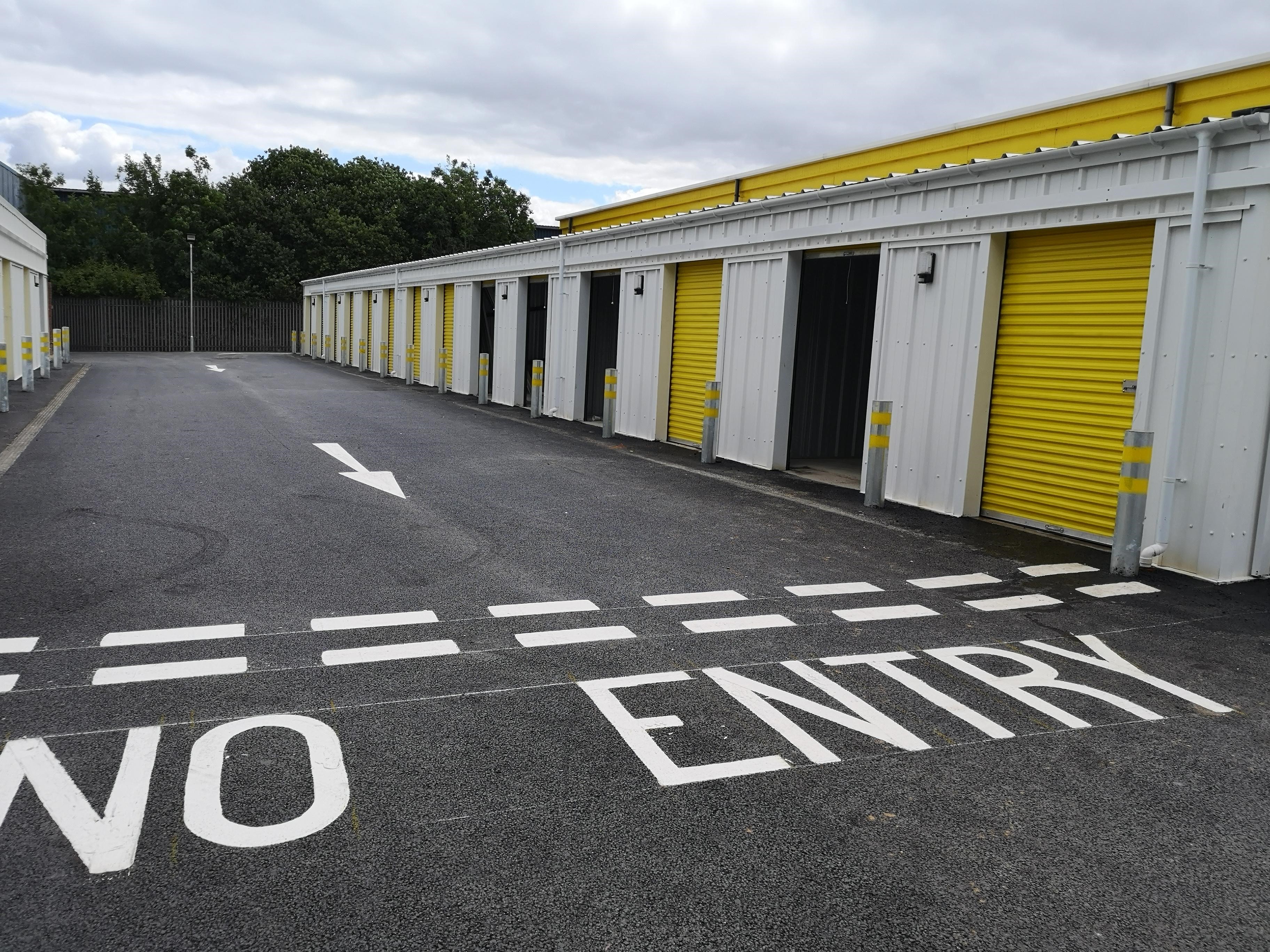 Big Yellow Storage Leeds – Heavy-Duty Galvanised Steel Bollards